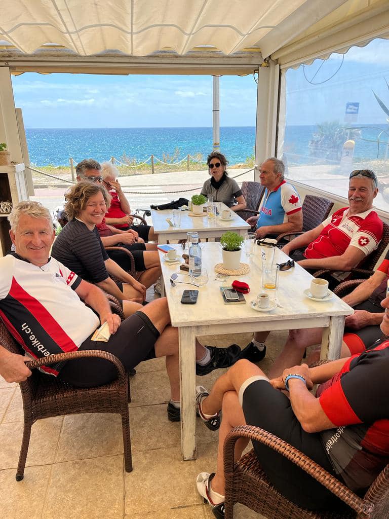 346069219_780960816886600_924600416